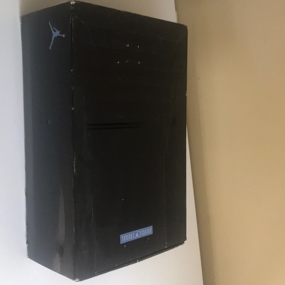 Jordan 11s retros - Picture 2 of 8